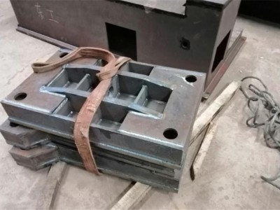 特大型打砂設(shè)備，對所有特大型金屬件表面打砂清除表面雜質(zhì)